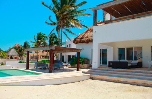 Chicxulub Puerto House | Nisiros Spacious Beachfront home