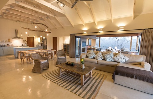 Hoedspruit House | Nkanyi House-luxury eco-friendly house on a wildlife estate near Kruger Park.