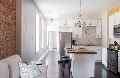 Southwest Garden Apartment | nLove Italian? You'll love 'The Hill' NBHD. Clean & cozy 1st fl apt