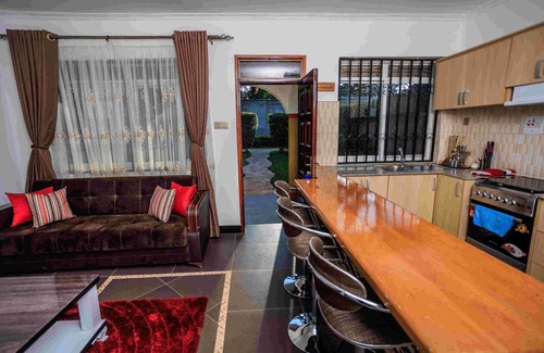 Kampala Cottage | nLucian Cottages: 2 bedroom peaceful retreat in Munyonyo