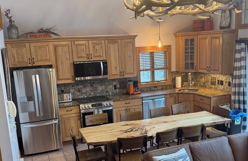 Central Vermont- Killington House | nnSki-In/Ski-Out Killington Chalet - Hot Tub, Fireplace & Views