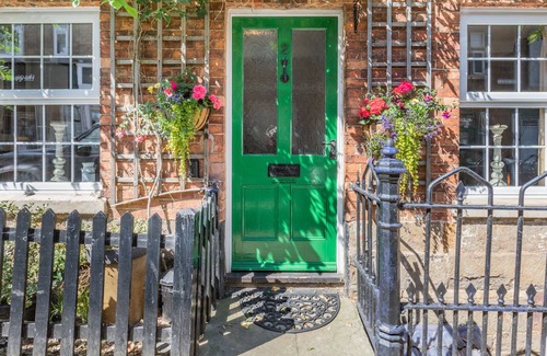 Uppingham House | NO 2 QUEEN STREET, family friendly, with open fire in Uppingham