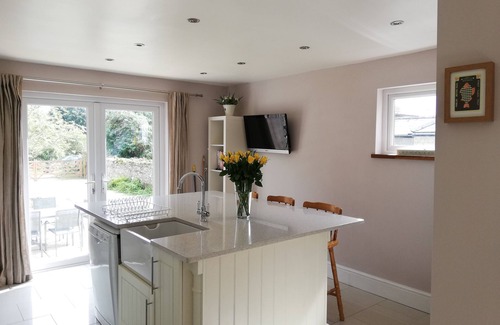 Par House | No. 24 is a spacious family home, within a 5 min walk to a dog friendly beach.