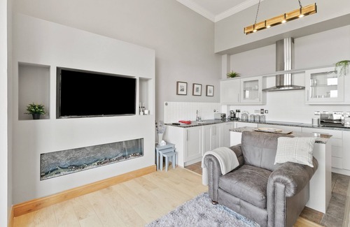 Arden Cottage | No 3 Lomond Castle - Sleeps 4 - sleeps 4 guests in 2 bedrooms