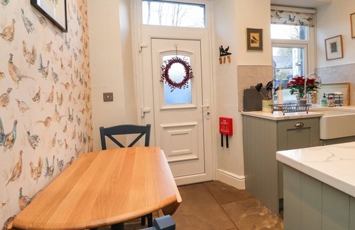 Embsay Cottage | NO. 4 EMBSAY, romantic, character holiday cottage in Embsay