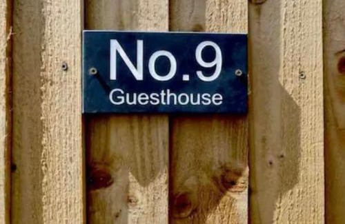 Worsthorne Apartment | No.9 Guesthouse