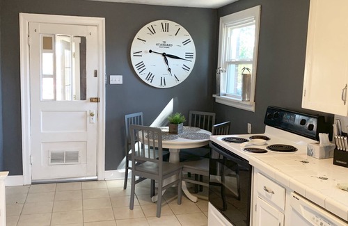 South Nashville House | No Cleaning Fee & Breakfast Included! 1/4 Mile to Geodis. 1 exit to Downtown!