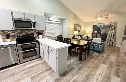 Indian Point Condo | NO STEPS Lakeview Top Floor Blue Bird Retreat