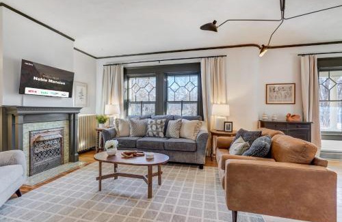 Old North End House | Noble Mansion 7 Bedrooms w Hot Tub Firepit & BBQ