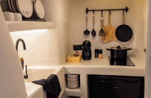 Pyrgos Villa | Noir Cave Villa in Traditional Settlement w/Private Hot Tub & Sunset Terrace!