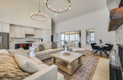 Clarkson House | Nolin Lake Views: Spacious Home in Clarkson!