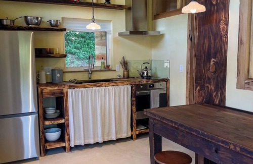 Oak View Cottage | Non-toxic, eco-friendly, peaceful + private guesthouse for monthly bookings