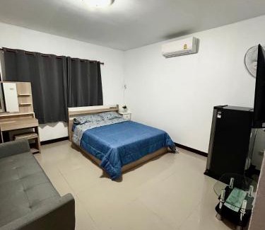 Mae Jo House | Nongnuchs Homestay Interior Queen Room
