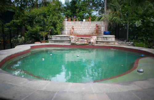 Doonan Bed & Breakfast | Noosa Valley Manor B&B