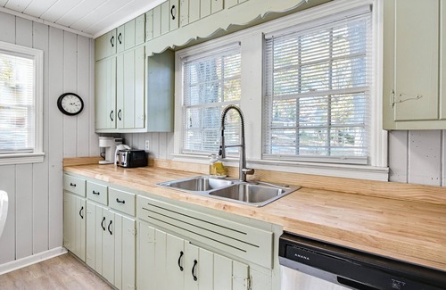 Norcross House | Norcross Adventure 2B Perfect for Group Trips