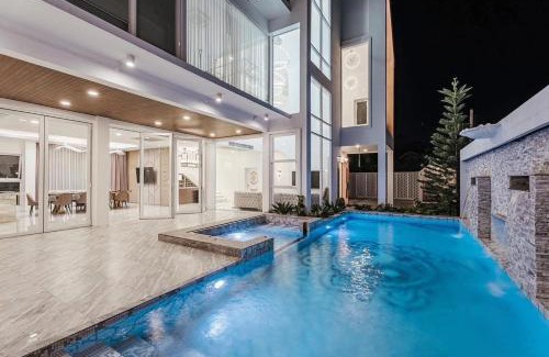 Nonthaburi Villa | Nordic Villa 5BR Pool, Jacuzzi, Rooftop and More