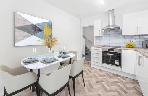 Greenock House | Norfolk House- 3 bedroomed stylist house perfect for families, travellers and contractors.