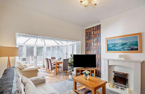 Rhos on Sea House | North Bay Bungalow