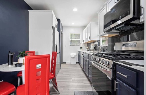 North Chicago House | North Chi retreat – Navy, Sauna, Tiki Bar, Games