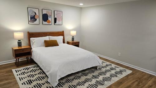Columbus House | North Columbus Townhouse - Central, Updated, Fireplace