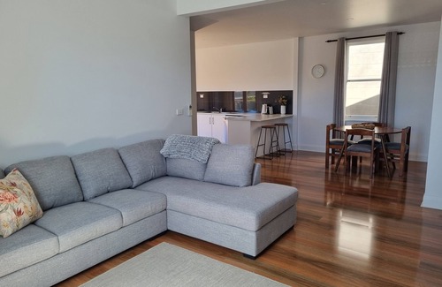 Launceston CBD Cottage | North Edge Cottage ~ Free Parking, City, Warm