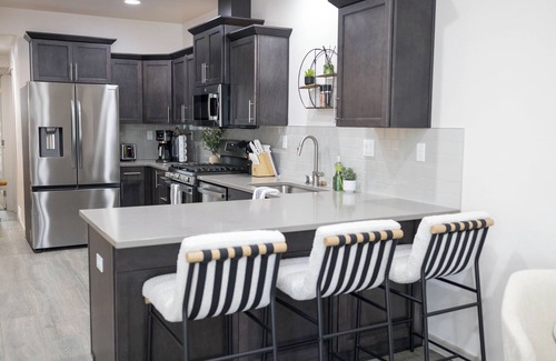 Sunset House | North End/Stay in Boise’s coveted North End! This 3BR/2BA retreat blends modern style with Boise charm. Minutes from downtown, Hyde Park, Camel’s Back Park, 13th Street and the Greenbelt. Relax in the backyard oasis.