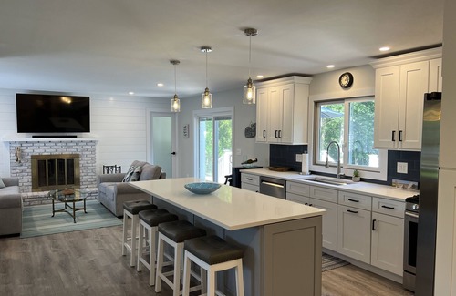 Cutchogue House | North Fork Wine Region—Walk to Beach