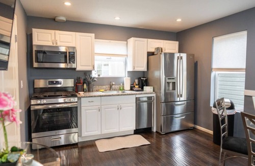 NoHo Arts District House | NORTH HOLLYWOOD DELIGHT: MODERN 2 BEDROOM TOWNHOME w/PRIVATE FENCED PATIO p20