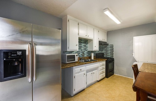 NoHo Arts District House | North Hollywood Home ~ 3 Mi to Universal Studios!