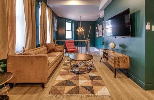 Vieux-Quebec-Cap-Blanc-colline Parlementaire Apartment | North House - Majestic 3-Bedroom Designer Apartment