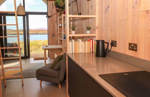 North Uist Cottage | NORTH LIGHT STUDIO, pet friendly in Lochmaddy, North Uist
