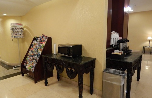 Golden Glades Hotel | North Miami Beach Gardens Inn & Suites