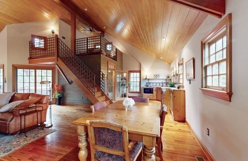 North Potomac Apartment | North Potomac escape with balcony, pool, streaming, full kitchen, W/D, & AC