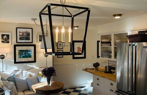 Shoreham House | North Shore Four-Bedroom Country Manor