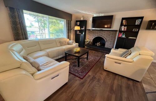 Everett House | Northern Seattle- Everett Home