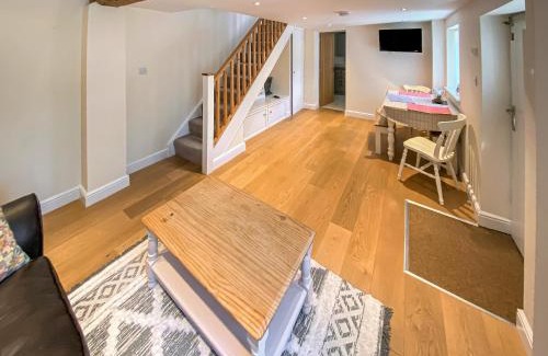 Wollerton House | Northwood Farm Cottage