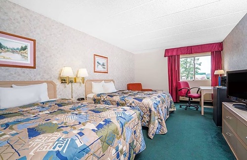 La Crosse Hotel | Norwood Inn and Suites Lacrosse - Standard 2 Queen Bed Non Smoking