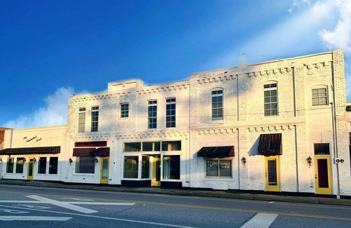 Cowan House | Nostalgic en suite room in historic railroad inn and town