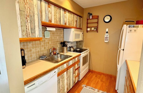 Ellicottville Ski Chalet | Not Your Everyday Mini Chalet, foot of Holiday Valley Resort! Walk to Downtown