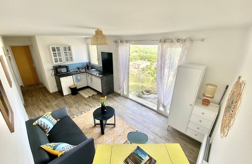 Clermont-l'Herault Apartment | Nouveau Charmant Appartement Avec vue Panoramique sur le pic Saint Loup