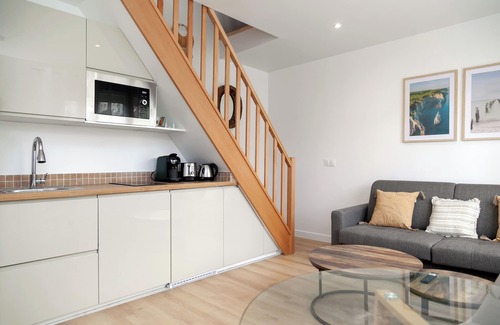 Antony Apartment | Nouveau Duplex a 1 Minute du RER B