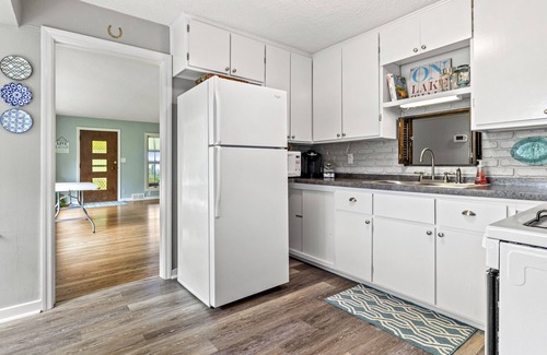 Wind Lake House | NOW BOOKING SUMMER & FALL! Charming & modern lakefront home! Sleeps 8+!