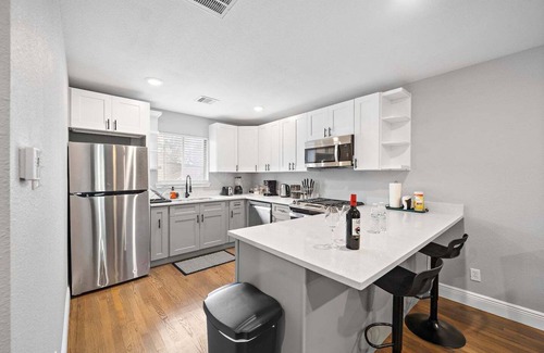 MacGregor Apartment | Nr Zoo, Med Center Comfy Apt | Fire Pit Games BBQ