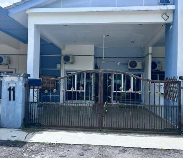 Parit Raja House | NSAFF Homestay UTHM