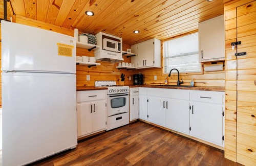 Uvalde Cabin | Nueces Riverfront Treehouse