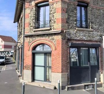 Villemomble Apartment | Nuit de rêve : spa, sauna, cinéma