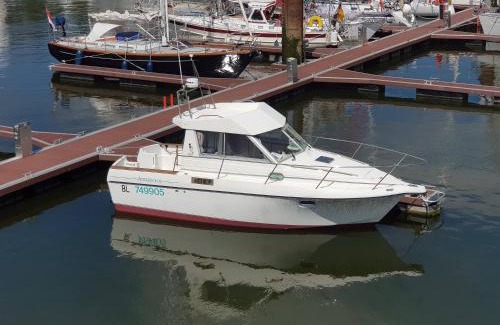 Boulogne-sur-Mer Boat Rental | Nuit insolite à bord du bateau Exocet III