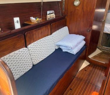 Canet-en-Roussillon Boat Rental | nuit insolite sur un bateau