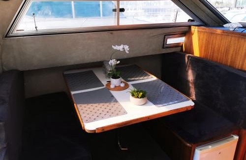 Port Boat Rental | Nuit insolite sur un bateau chauffé