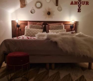 Pont-de-Veyle Apartment | Nuit Romantique, Spa, Champagne, Cinéma, Flipper - Escapade Veyloise